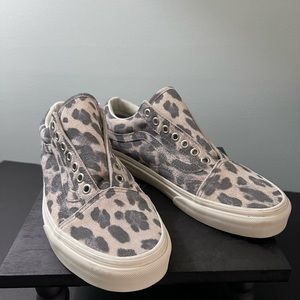 **NEW** Women’s Vans low top sneakers